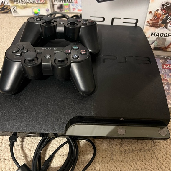 PS3 with 2 controllers and 6 games - Picture 2 of 4